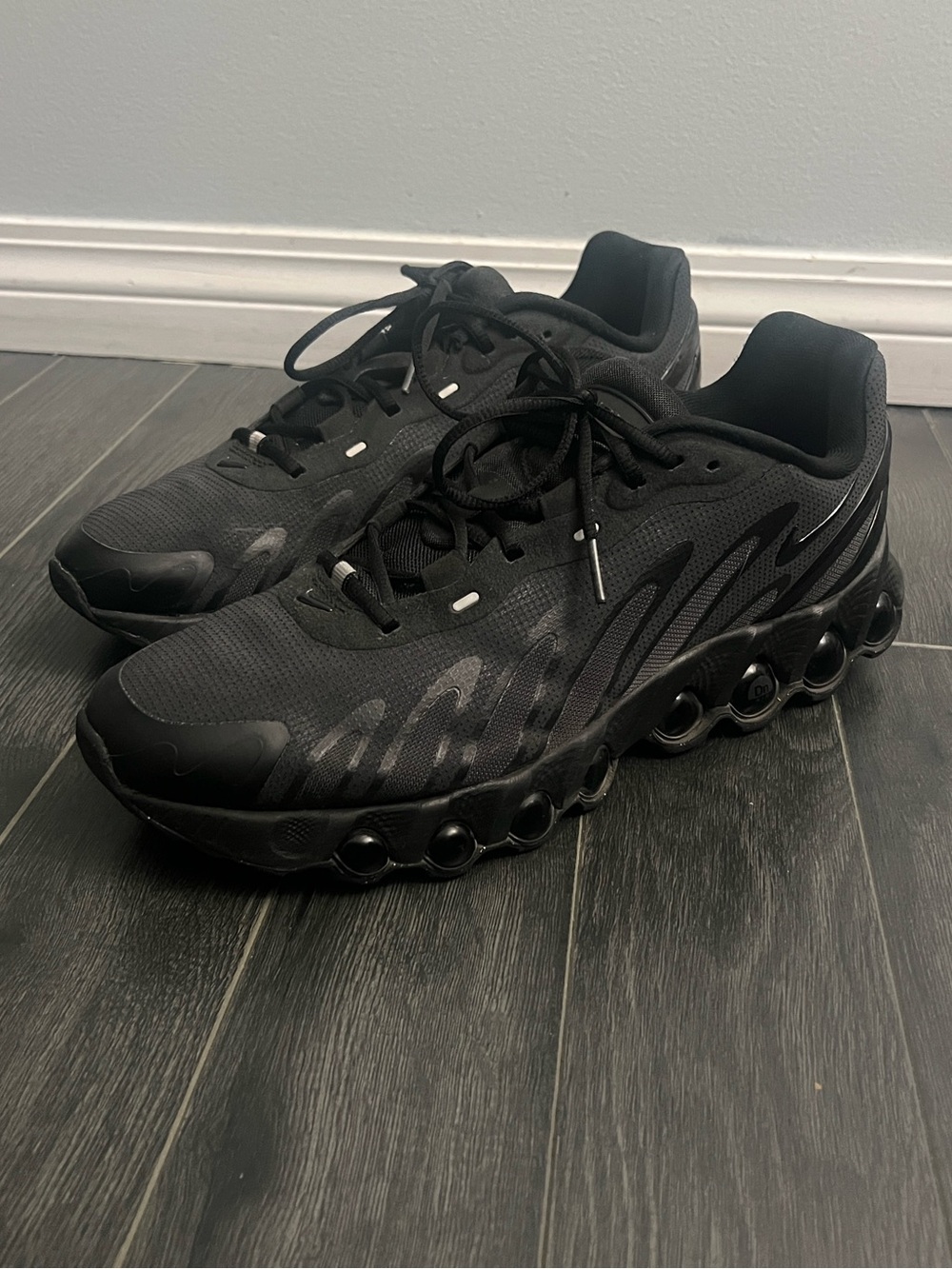 Nike Air Max Dn8 Triple Black Size 11 FQ7860-002
